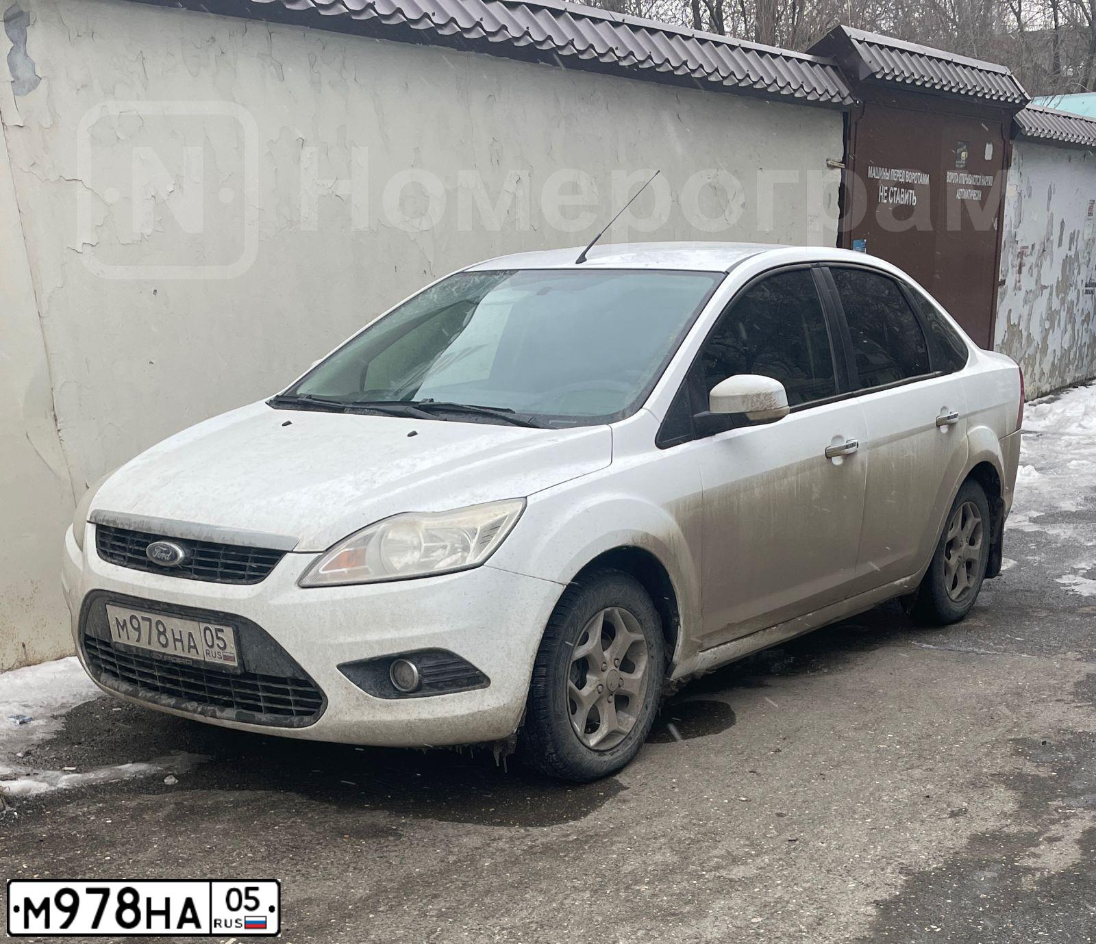 Фото автомобиля FORD FOCUS, 2008 — госномер М978НА05. Цвет: Белый