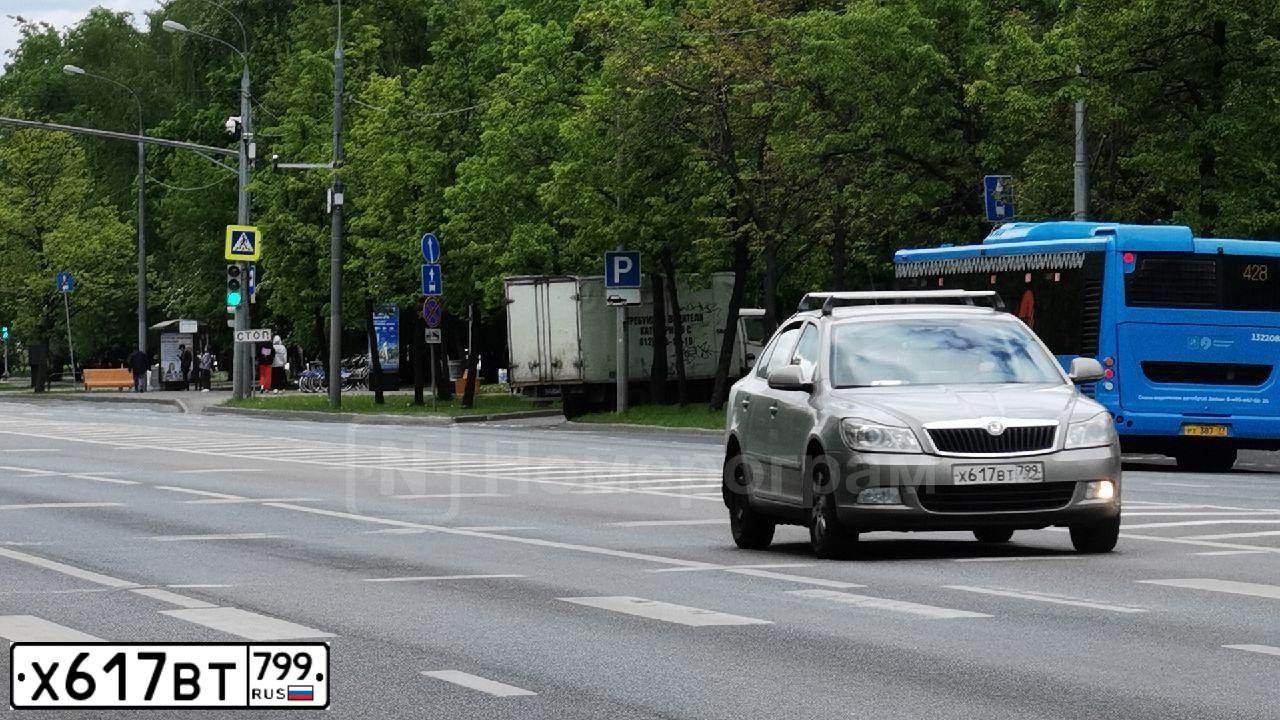 Фото автомобиля SKODA OCTAVIA, 2009 — госномер Х617ВТ799. Цвет: Серый