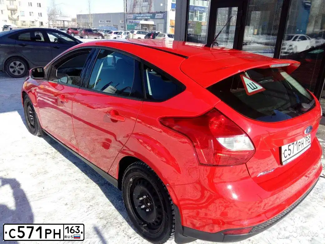Фото автомобиля FORD FOCUS, 2013 — госномер С571РН163. Цвет: Красный