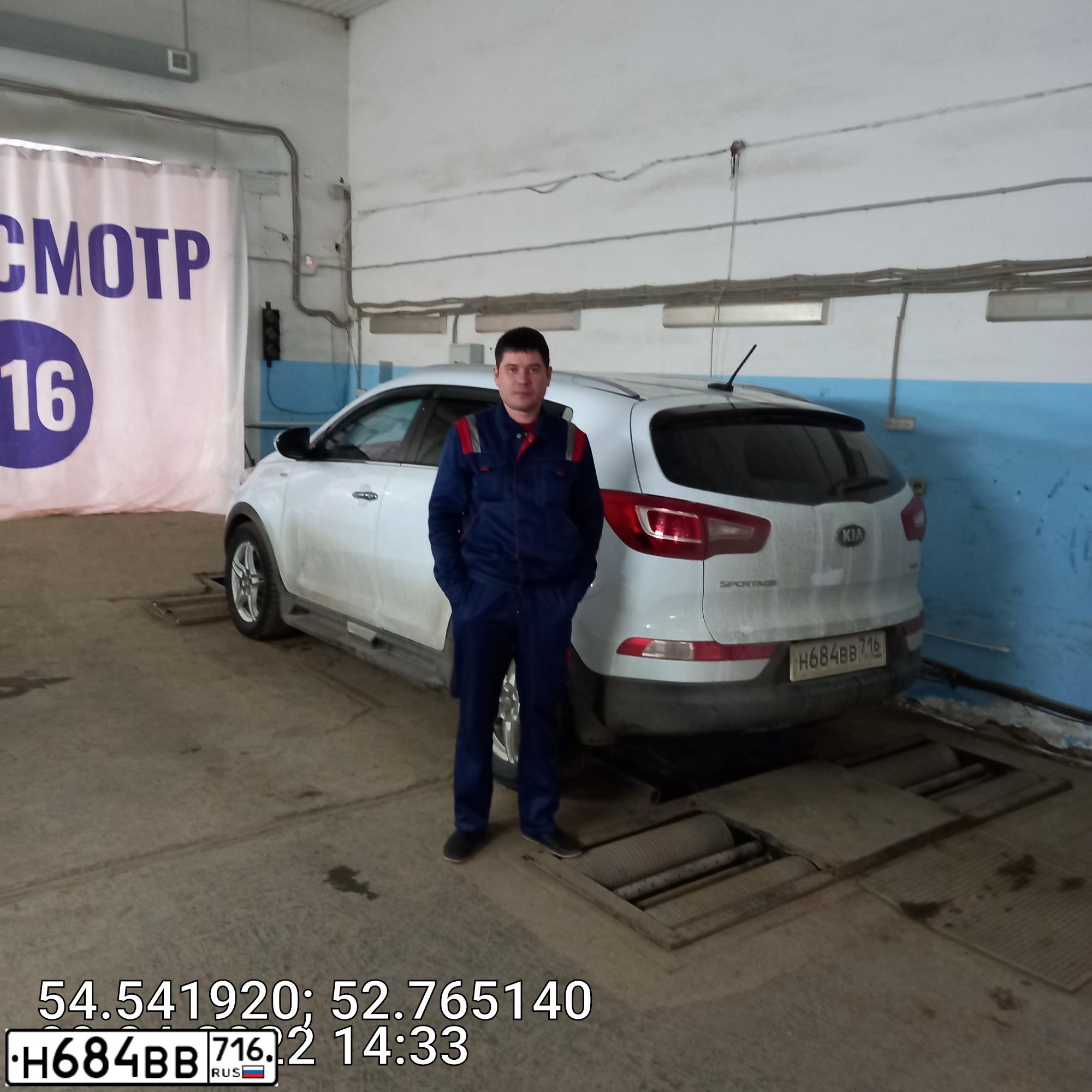 Фото автомобиля KIA SPORTAGE, 2013 — госномер К240ЕР702. Цвет: Белый