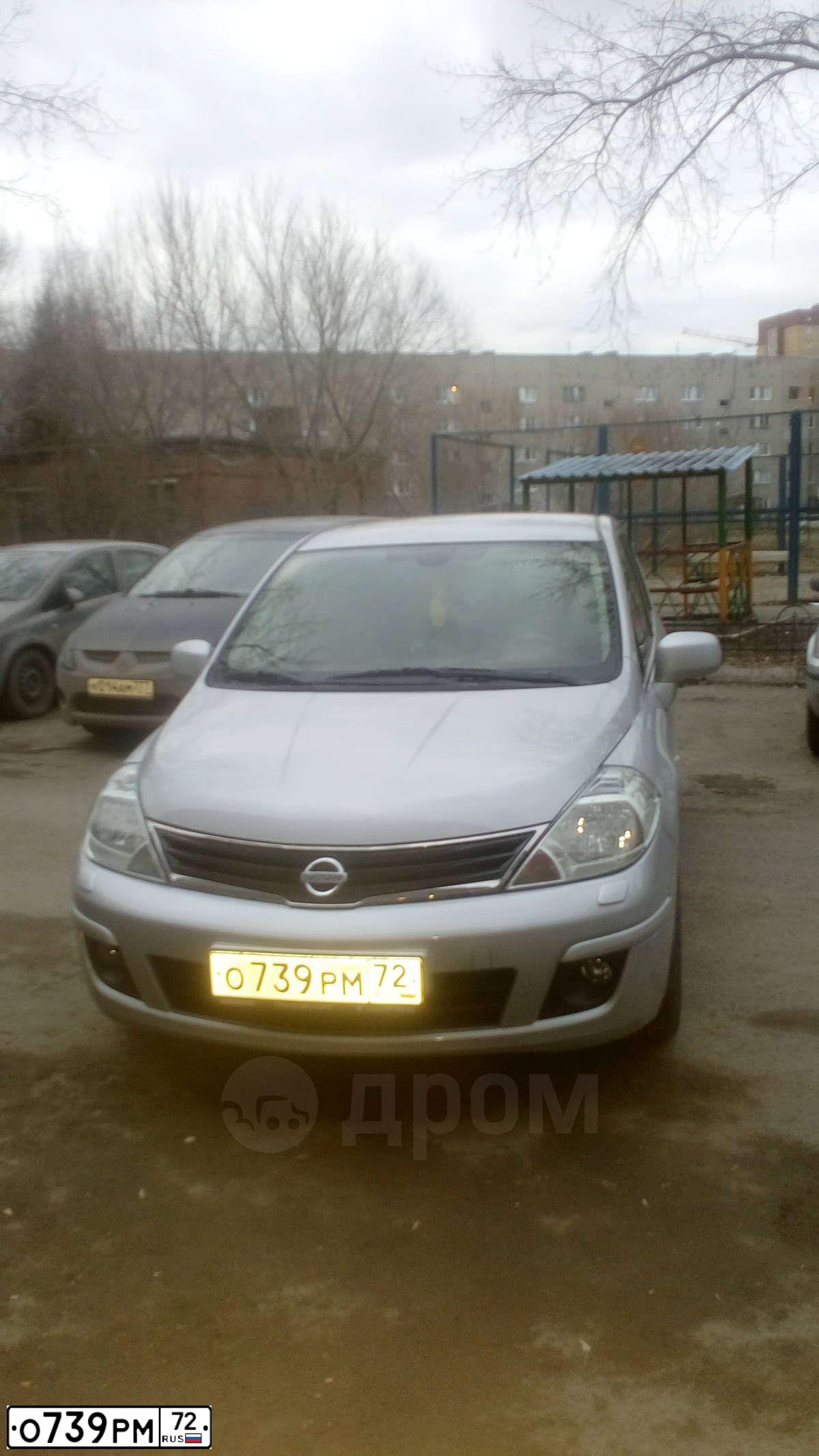 Фото автомобиля NISSAN TIIDA, 2012 — госномер Е437МК196. Цвет: СЕРЕБРИСТЫЙ