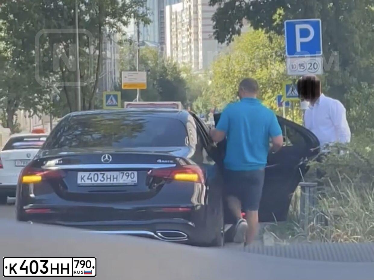 Фото автомобиля MERCEDES-BENZ E 220 D 4MATIC, 2021 — госномер С855МТ797. Цвет: ЧЕРНЫЙ