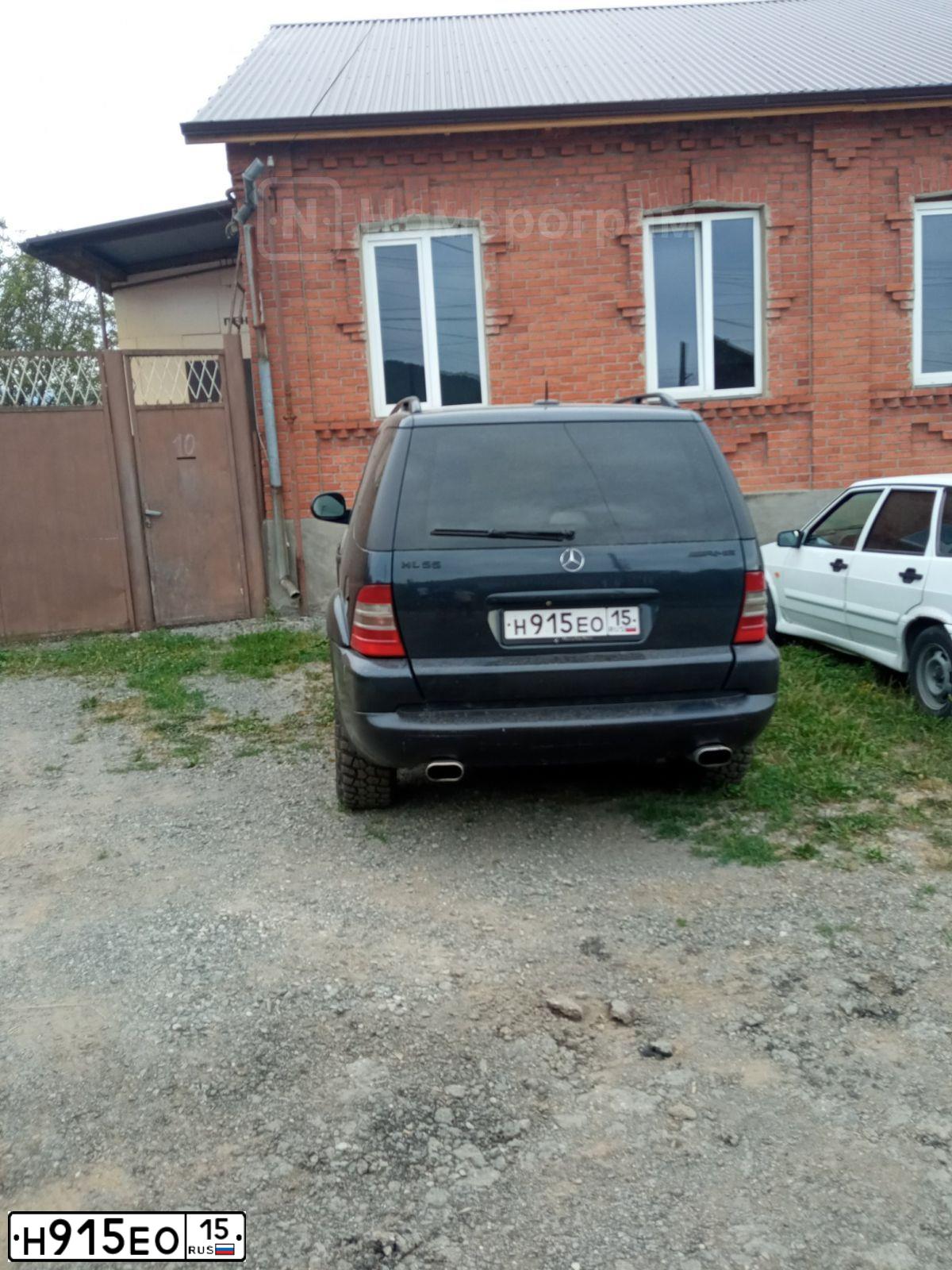 Фото автомобиля MERCEDES M-KLASSE, 2000 — госномер Н131ЕЕ15. Цвет: Т.СИНИЙ