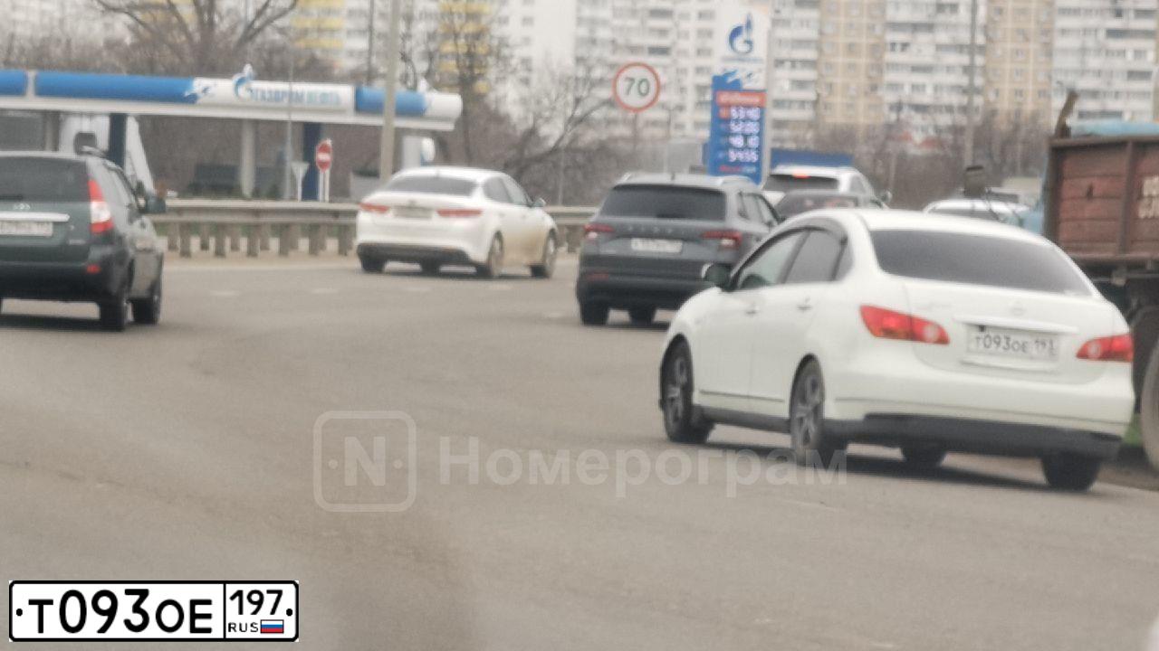 Фото автомобиля NISSAN QASHQAI, 2011 — госномер Т093ОЕ197. Цвет: СЕРЕБРИСТЫЙ