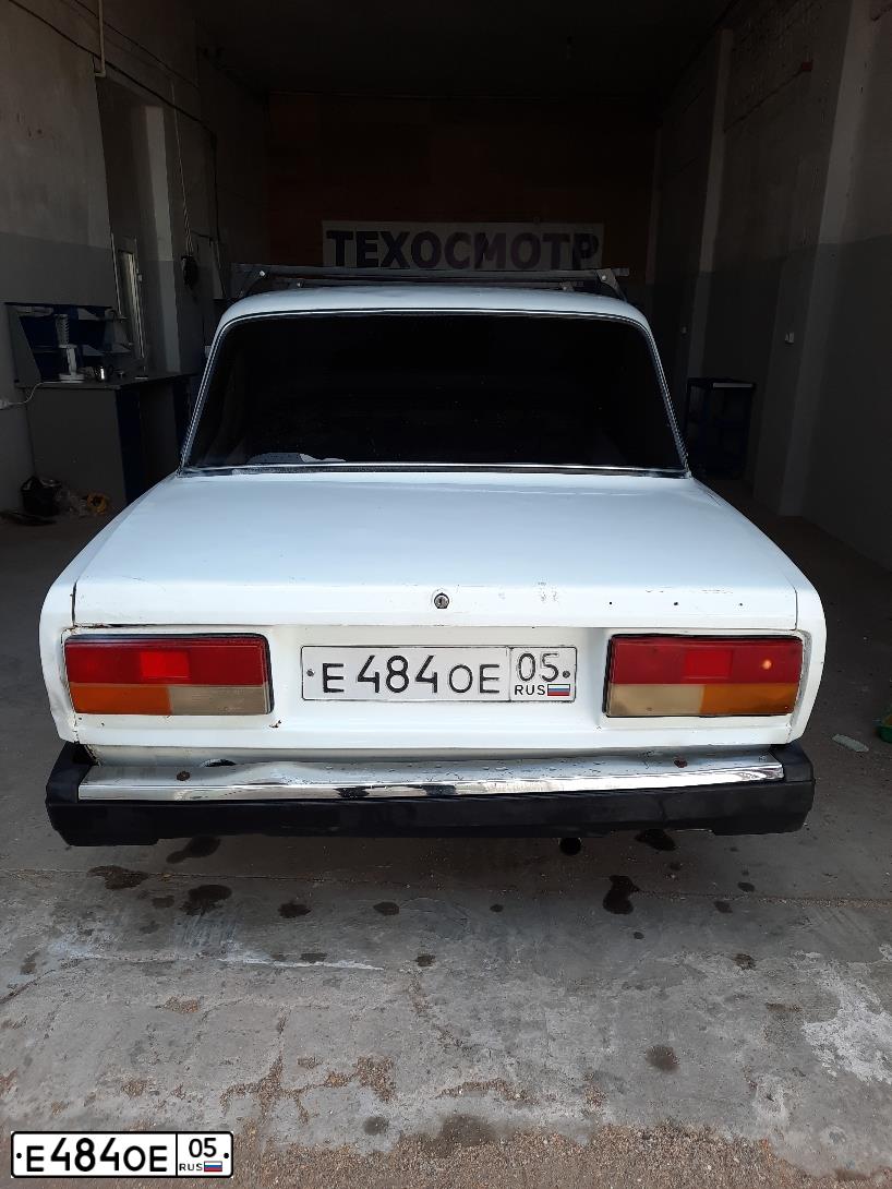 Фото автомобиля LADA 2107 LADA, 2007 — госномер Е484ОЕ05. Цвет: ЯРКО-БЕЛЫЙ