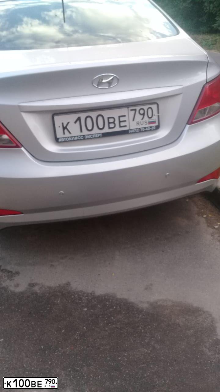 Фото автомобиля HYUNDAI SOLARIS, 2016 — госномер Е042АВ250. Цвет: Серебристый