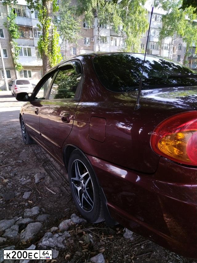 Фото автомобиля KIA SPECTRA, 2005 — госномер К200ЕС64. Цвет: КРАСНЫЙ ПЕРЕЦ