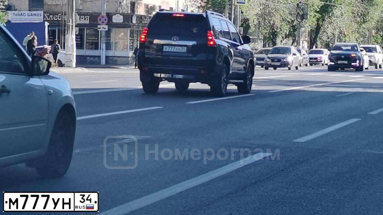 Фото автомобиля LADA 2121 NIVA, 2019 — госномер Н415ЕУ134. Цвет: СЕРЕБРИСТО-ТЕМНО-СЕРЫЙ