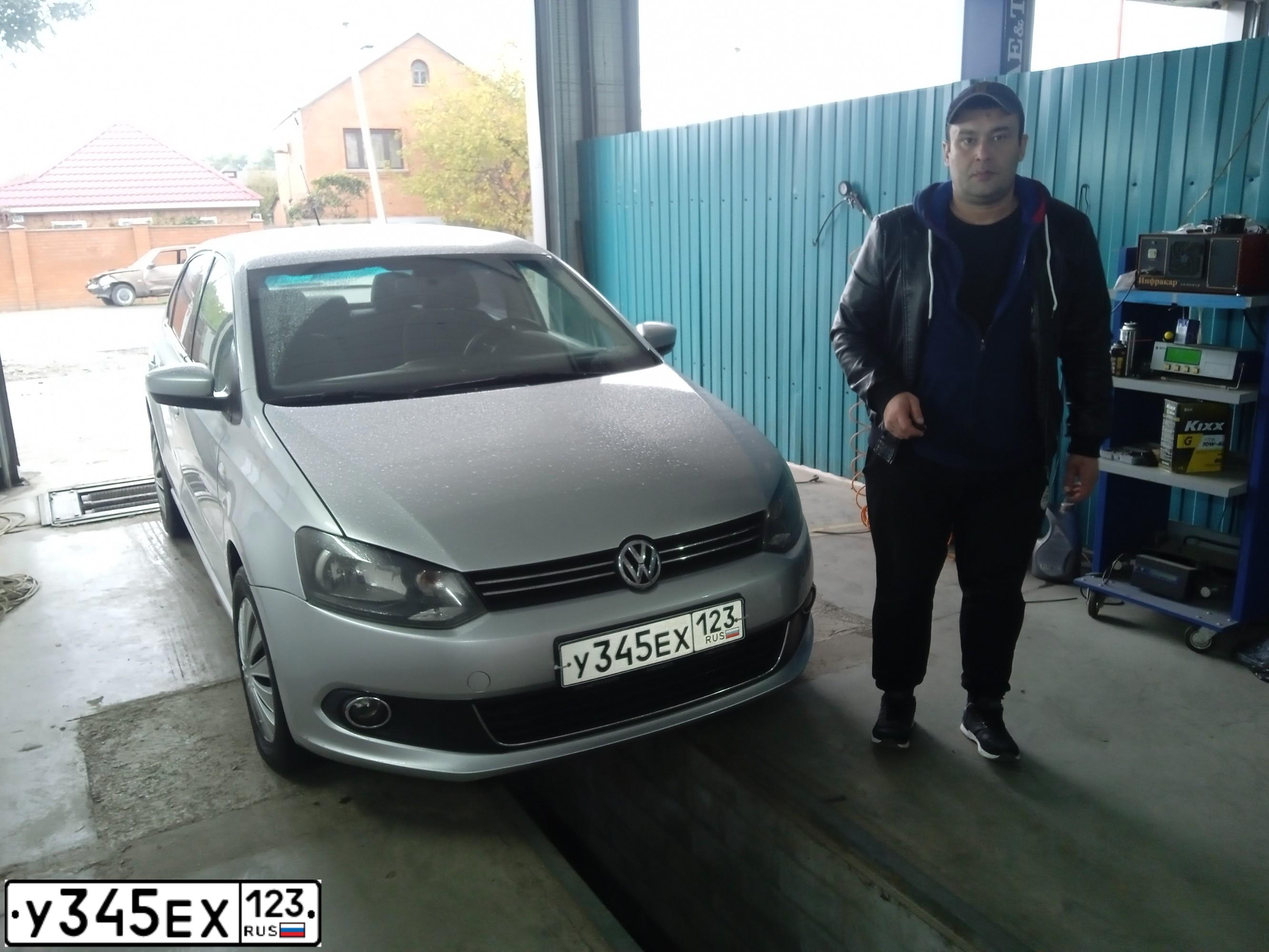 Фото автомобиля VOLKSWAGEN POLO, 2012 — госномер А482НМ03. Цвет: Серебристый