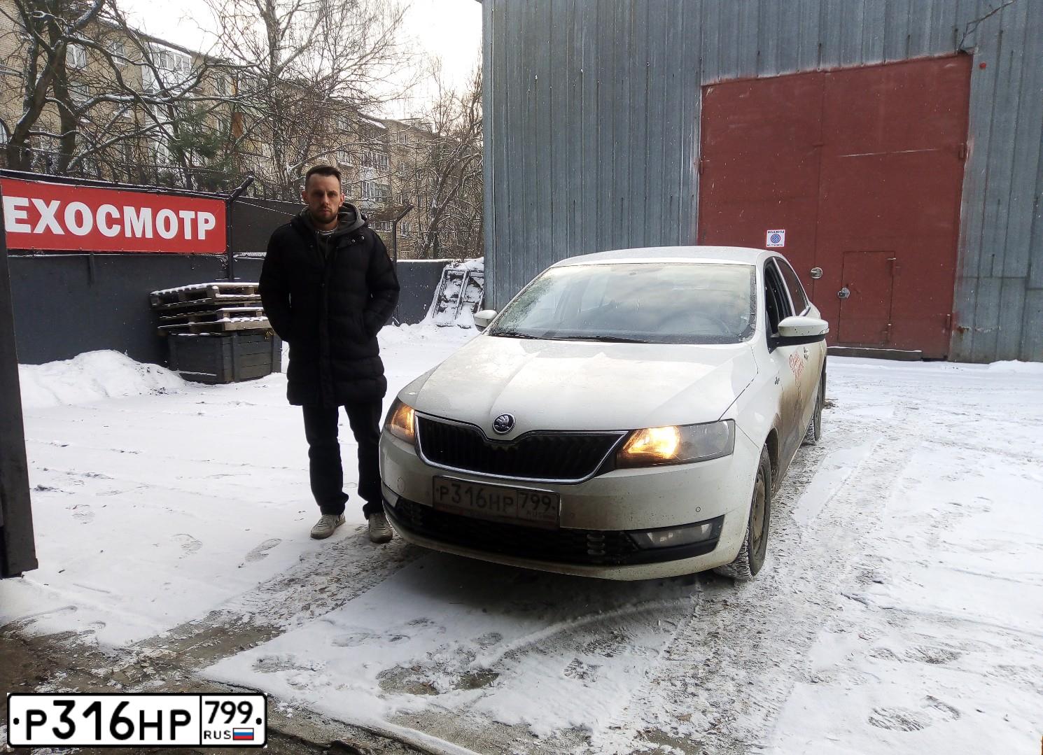 Фото автомобиля SKODA RAPID, 2018 — госномер Р316НР799. Цвет: БЕЛЫЙ