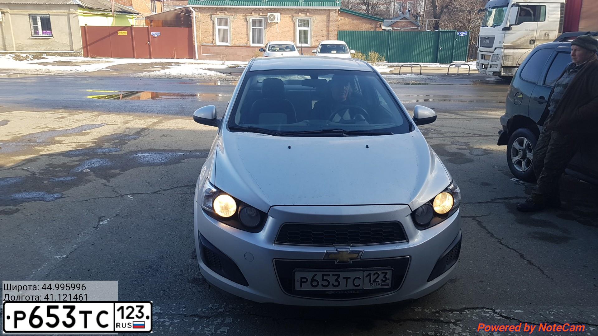 Фото автомобиля CHEVROLET AVEO, 2013 — госномер Р653ТС123. Цвет: СЕРЕБРИСТЫЙ МЕТАЛИК