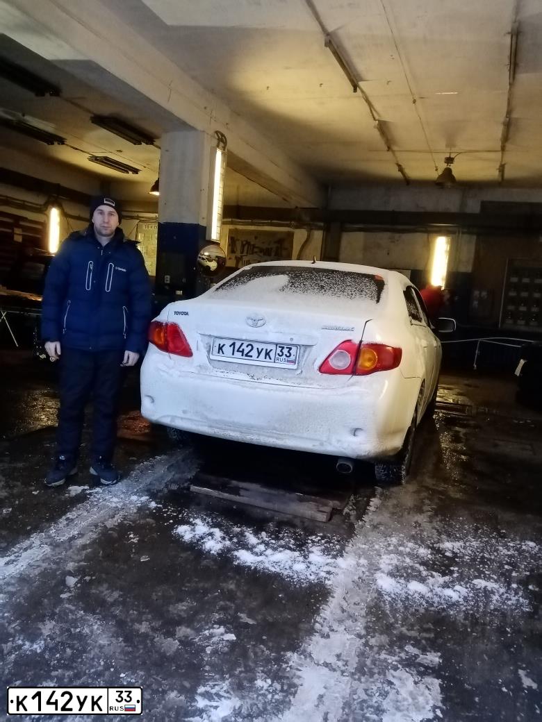 Фото автомобиля TOYOTA COROLLA, 2008 — госномер Х099АВ550. Цвет: Белый