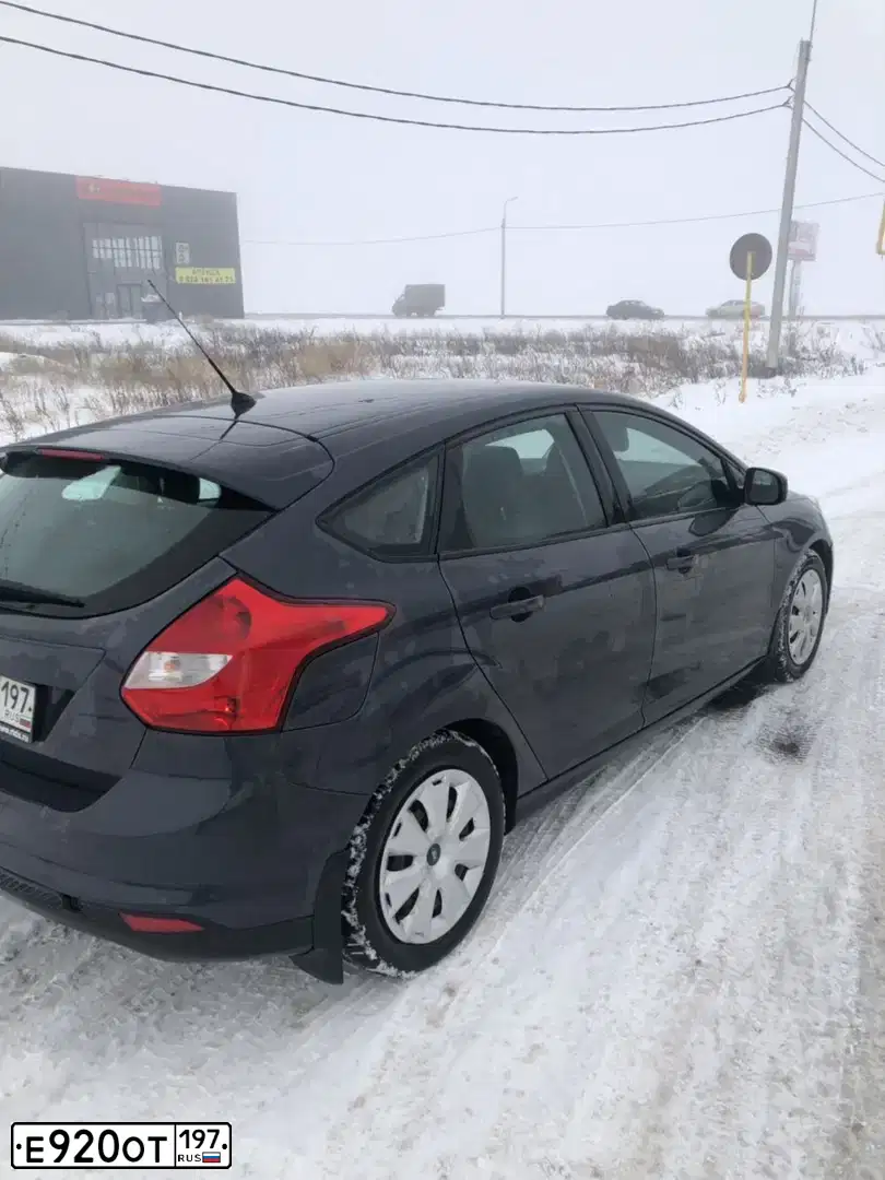 Фото автомобиля FORD FOCUS, 2011 — госномер В481ТУ161. Цвет: ТЕМНО-СЕРЫЙ