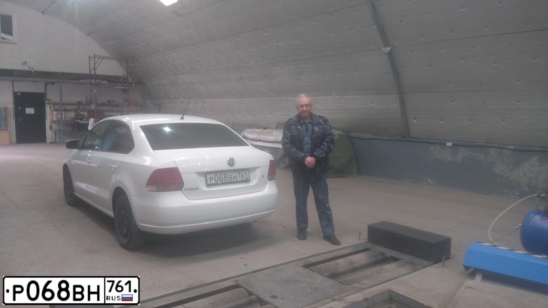 Фото автомобиля VOLKSWAGEN POLO, 2012 — госномер Р068ВН761. Цвет: Белый