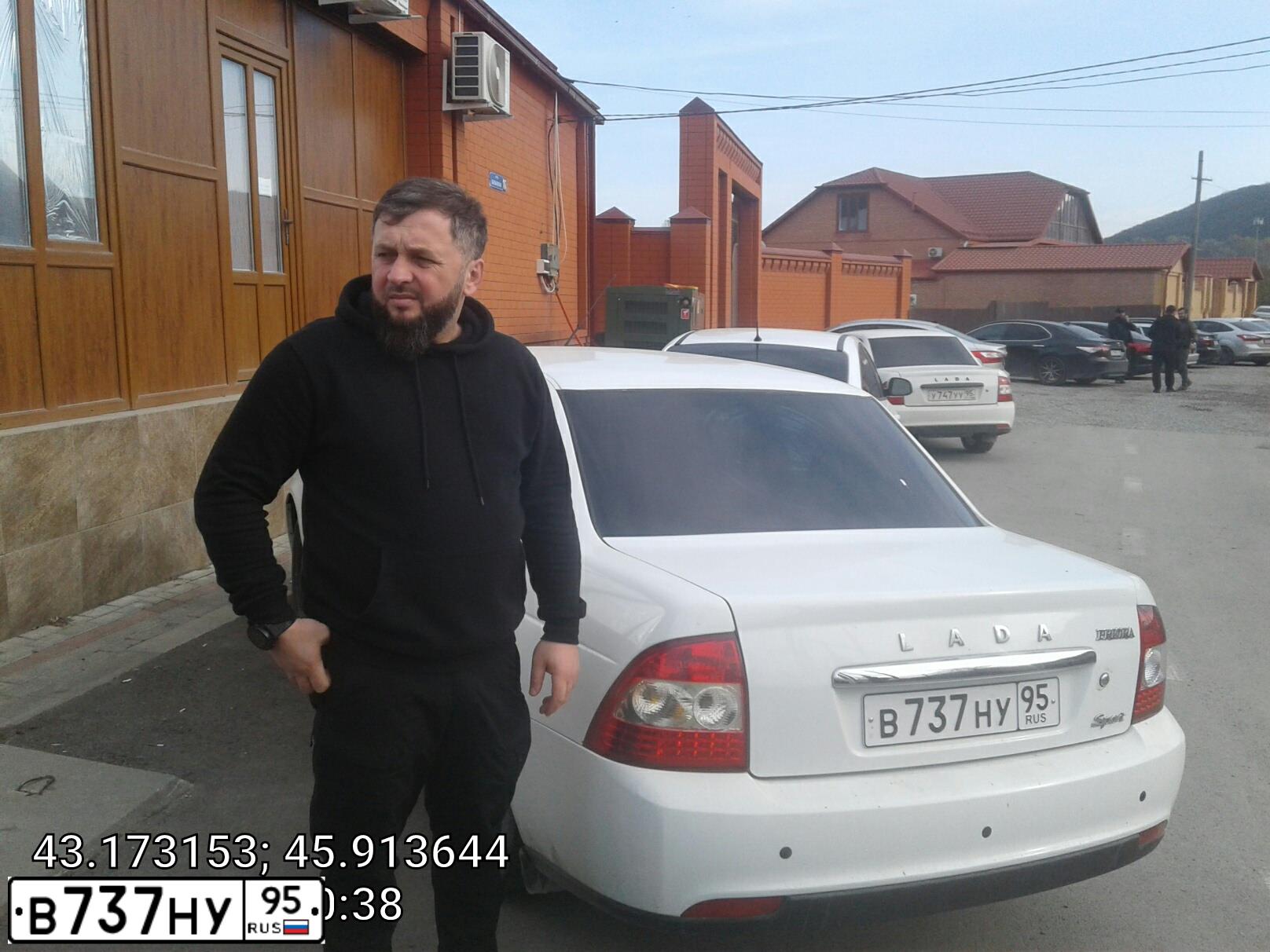 Фото автомобиля LADA 2170 PRIORA, 2014 — госномер В737НУ95. Цвет: БЕЛЫЙ