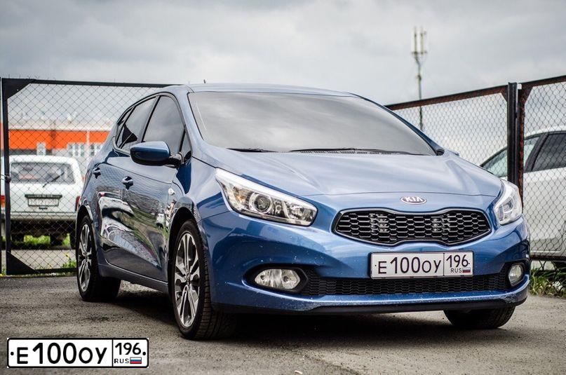 Фото автомобиля KIA CEE'D, 2014 — госномер Е100ОУ196. Цвет: СИНИЙ