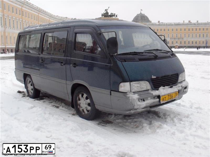 Фото автомобиля SSANGYONG ISTANA, 1999 — госномер О232РУ78. Цвет: ЗЕЛЕНЫЙ