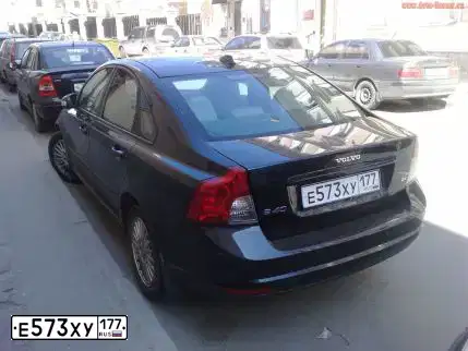 Фото автомобиля VOLVO S40, 2007 — госномер Е573ХУ177. Цвет: ЧЕРНЫЙ