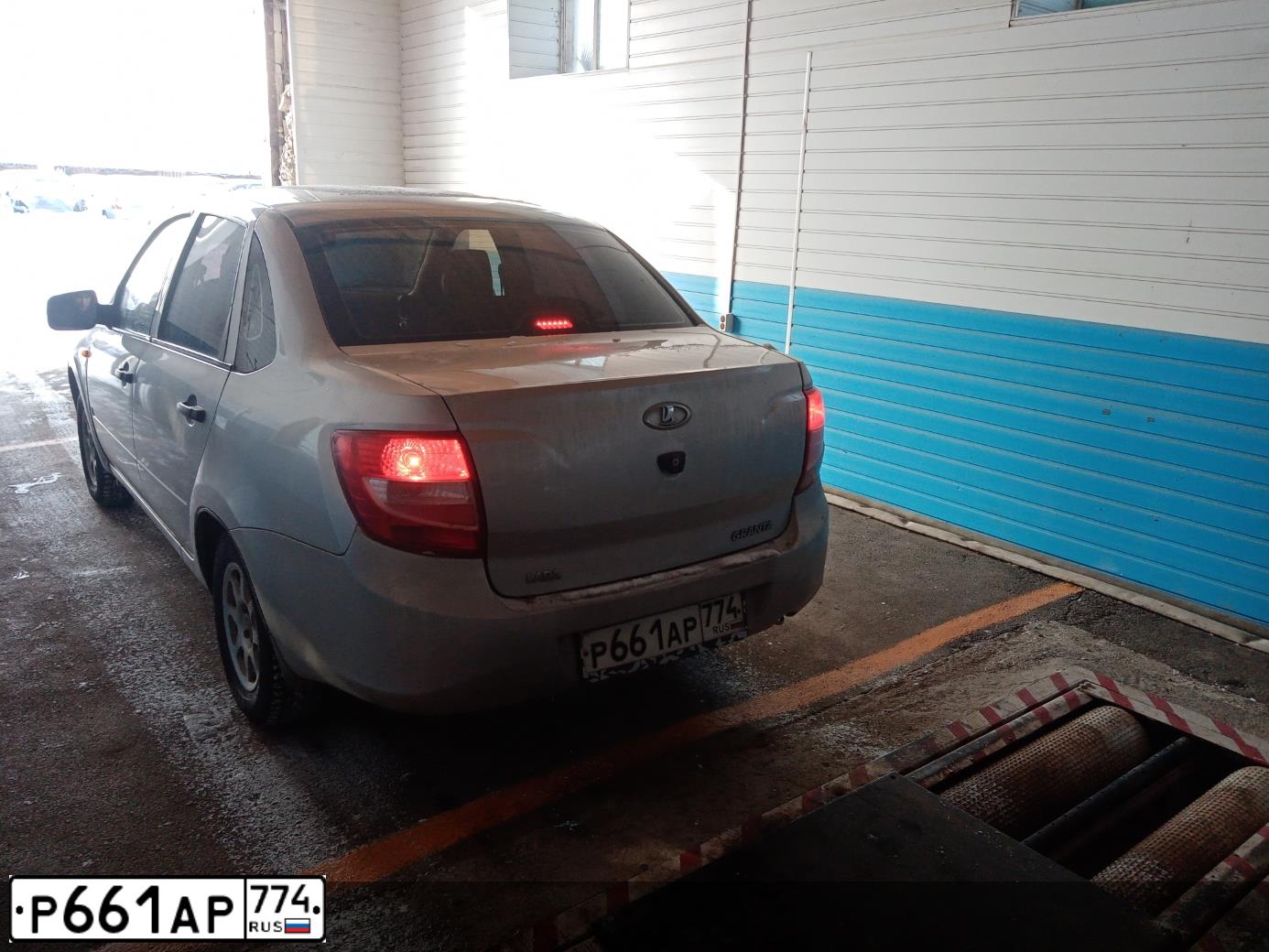 Фото автомобиля LADA 2190 GRANTA, 2012 — госномер Е696КХ102. Цвет: Серебристый