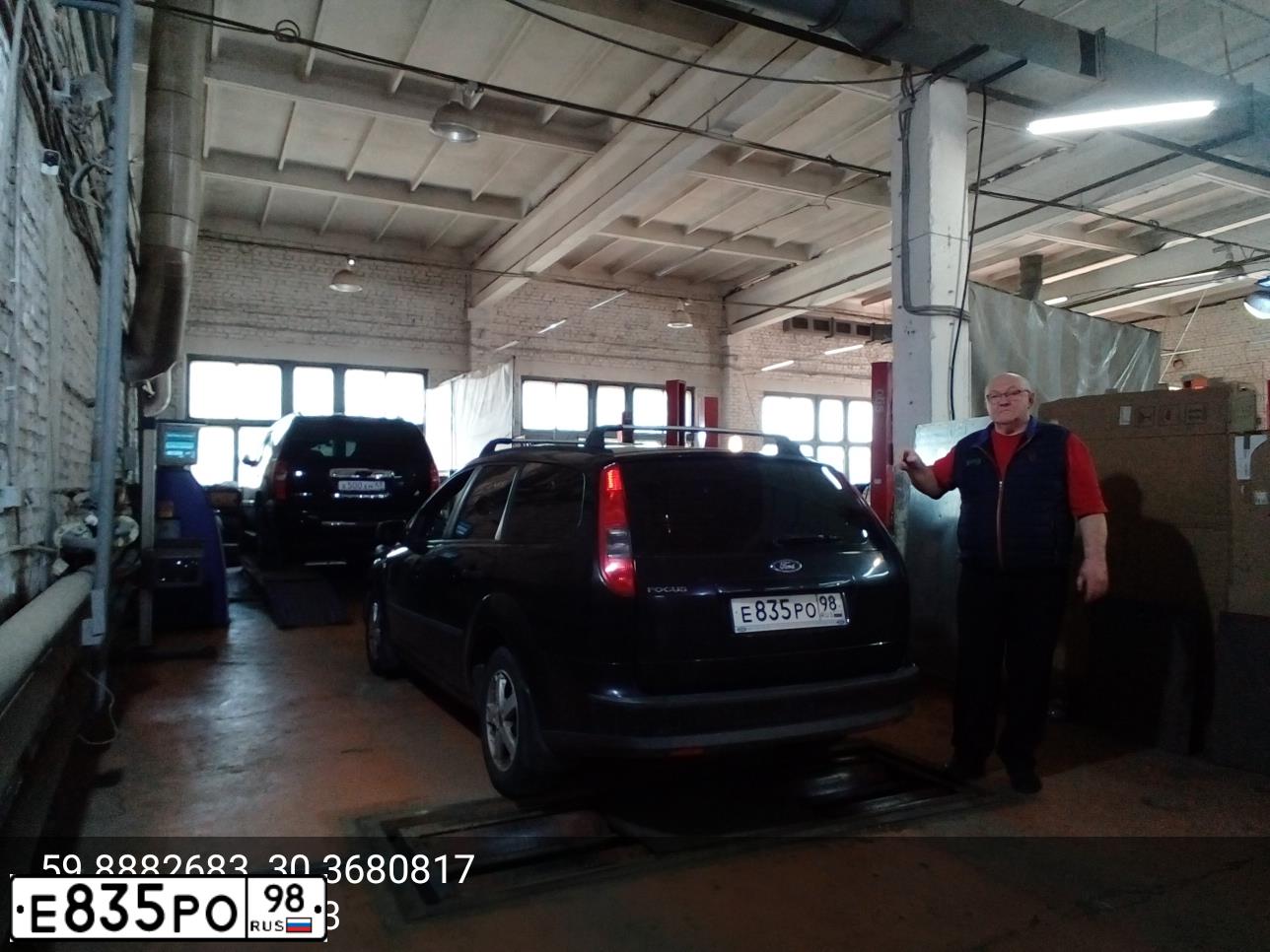 Фото автомобиля FORD FOCUS, 2005 — госномер Е835РО98. Цвет: ЧЕРНЫЙ