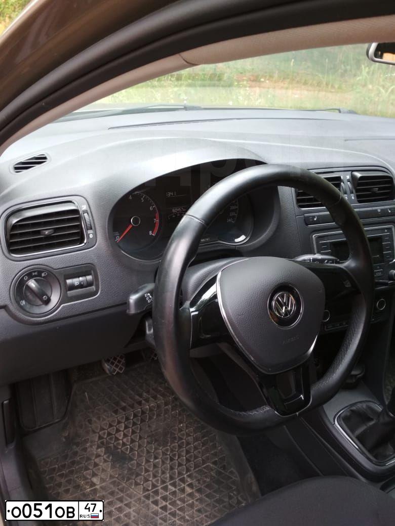 Фото автомобиля VOLKSWAGEN POLO, 2016 — госномер Н920СР198. Цвет: БЕЖЕВЫЙ
