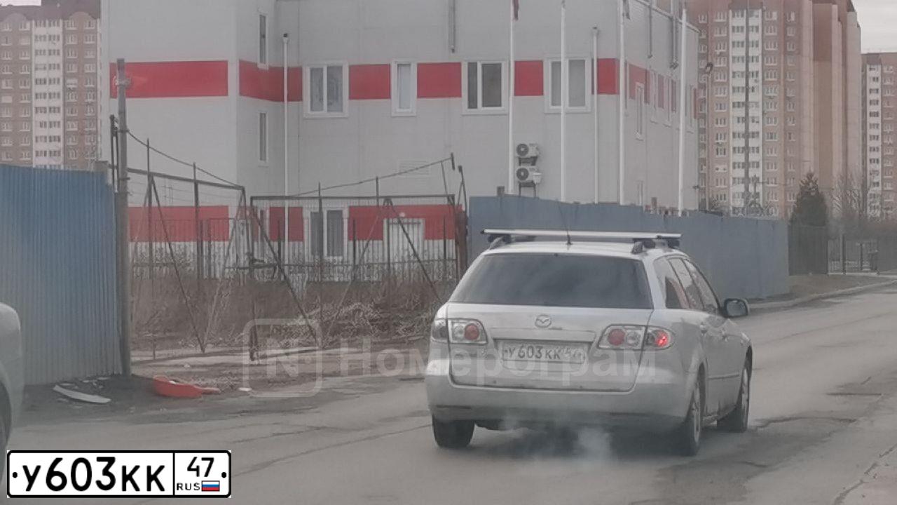 Фото автомобиля MAZDA 6, 2002 — госномер Е028СЕ147. Цвет: Серебристый