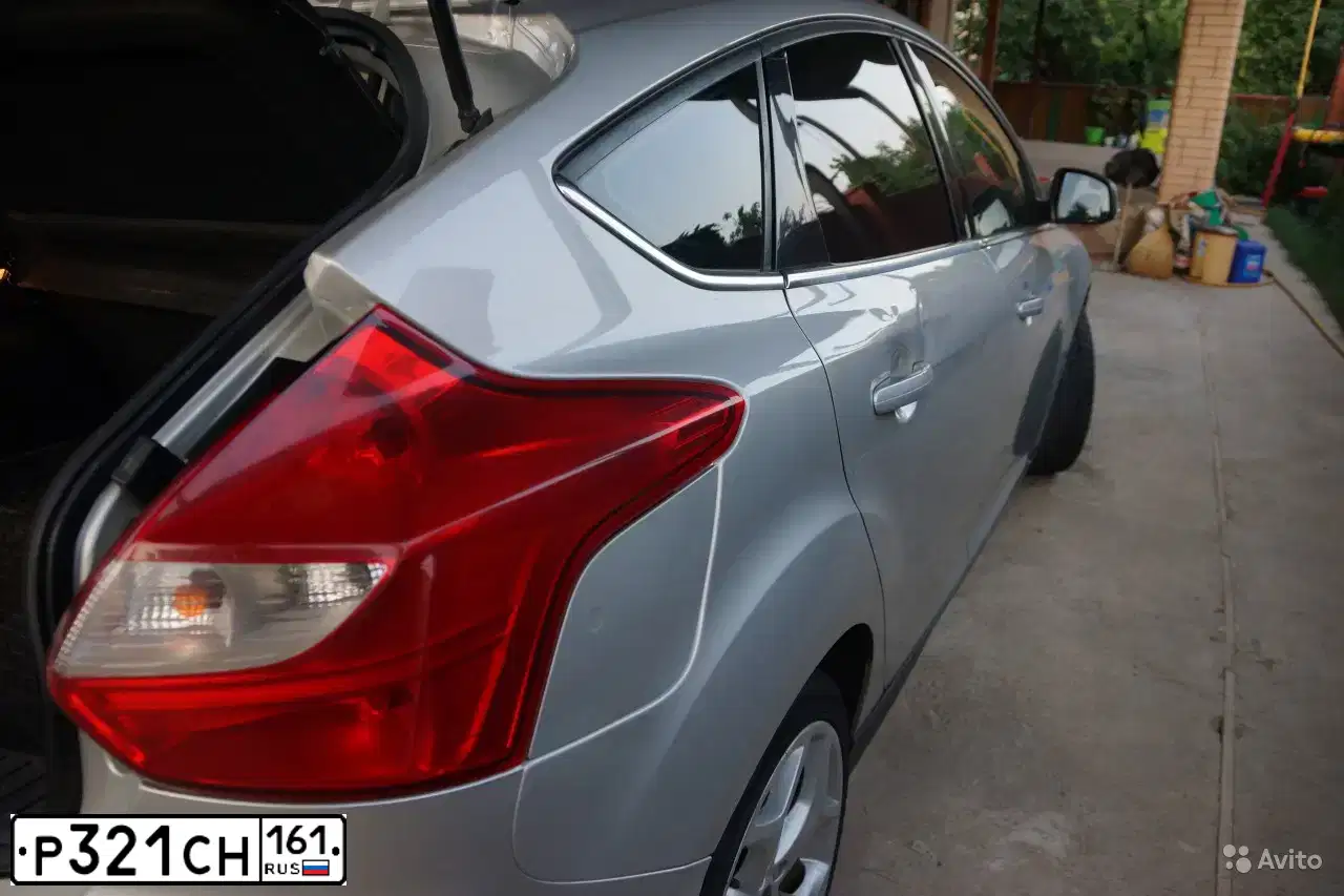 Фото автомобиля FORD FOCUS, 2011 — госномер Р321СН161. Цвет: серебристый