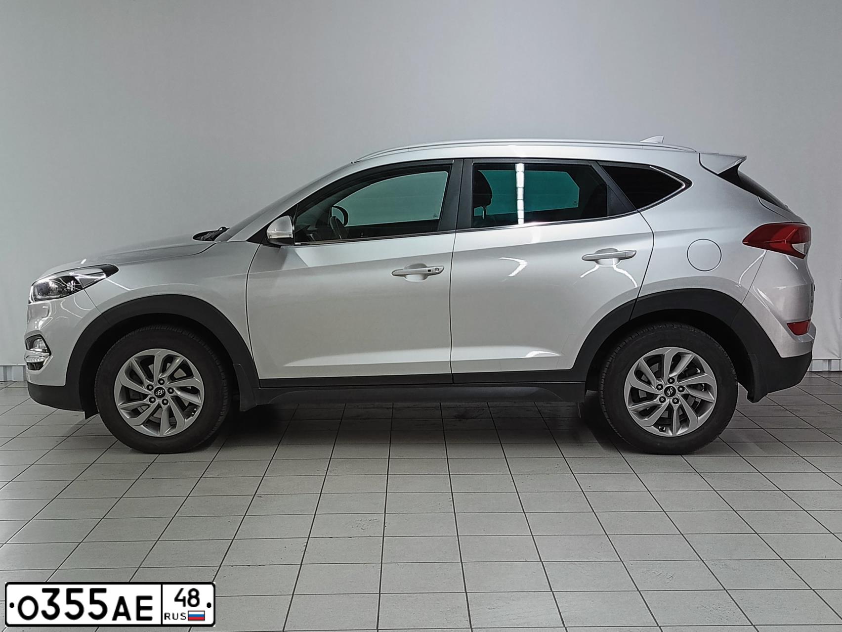 Фото автомобиля HYUNDAI TUCSON, 2016 — госномер Р137ВУ46. Цвет: Серебристый