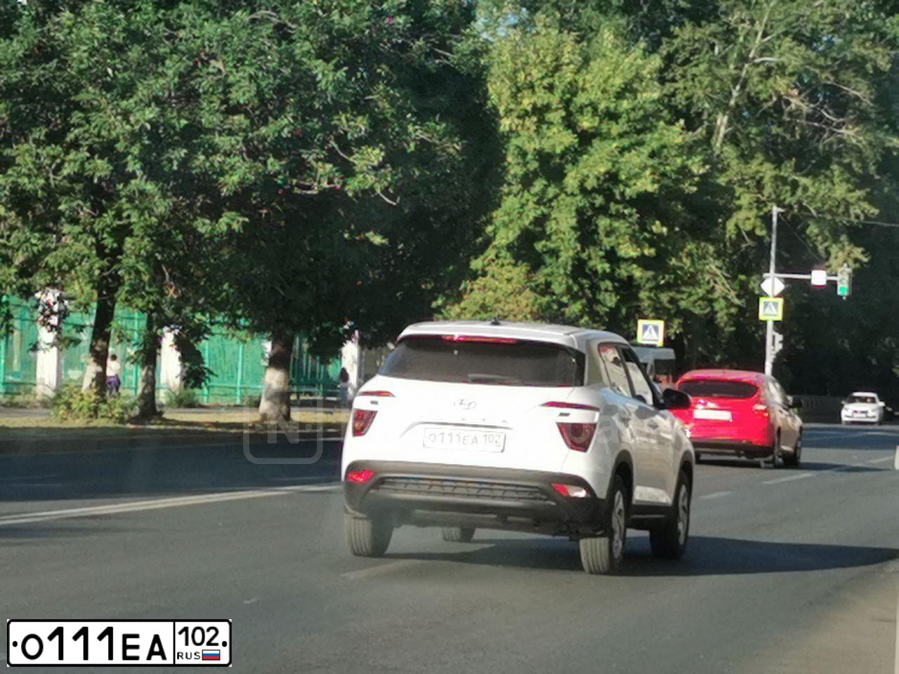 Фото автомобиля KIA RIO, 2017 — госномер О111ЕА102. Цвет: Красный