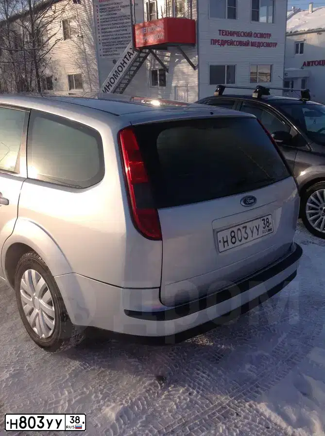 Фото автомобиля FORD FOCUS, 2005 — госномер Х718АХ138. Цвет: СЕРЕБРИСТЫЙ