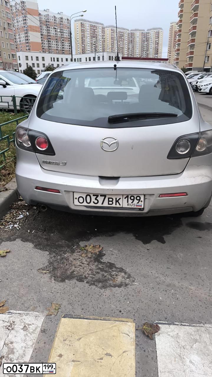 Фото автомобиля MAZDA 3, 2007 — госномер О037ВК199. Цвет: СВЕТЛО-СЕРЫЙ