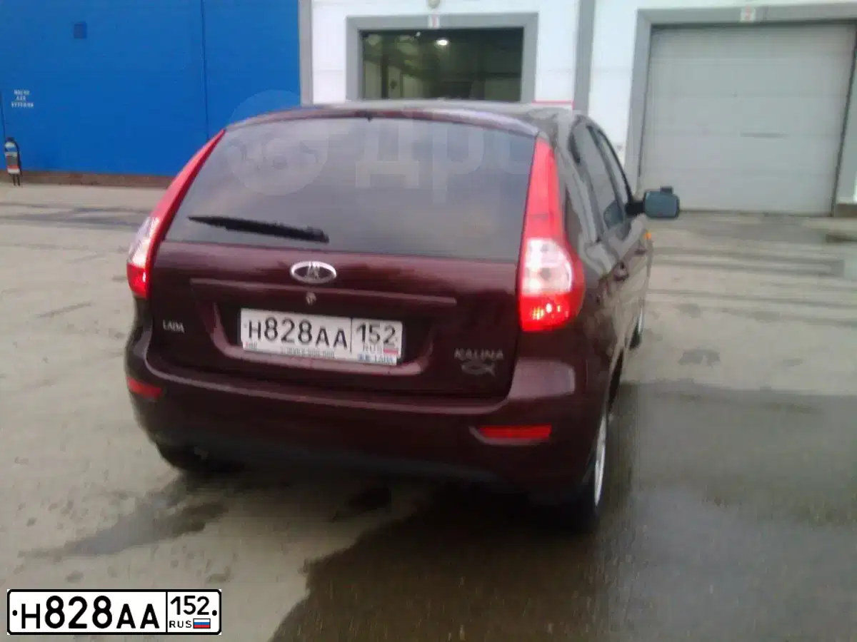 Фото автомобиля LADA 2192 KALINA, 2013 — госномер Н828АА152. Цвет: ТЕМНО-ВИШНЕВЫЙ