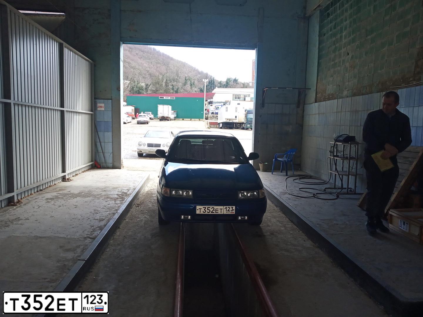 Фото автомобиля LADA 2110, 2004 — госномер Т352ЕТ123. Цвет: СЕРЕБРИСТЫЙ ЯРКО-СИНИЙ