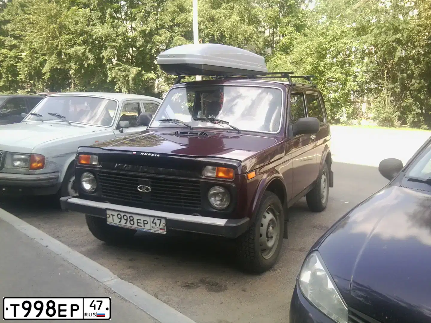 Фото автомобиля LADA 2121 NIVA, 2010 — госномер Т998ЕР47. Цвет: ТЕМНО-ВИШНЕВЫЙ