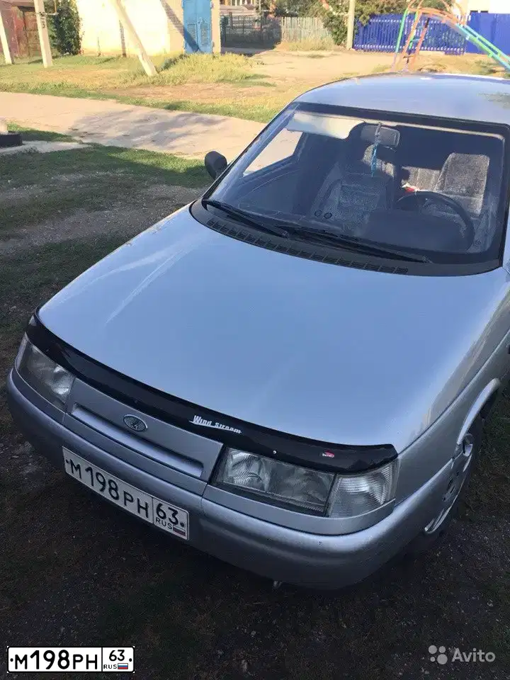 Фото автомобиля LADA 2110, 2001 — госномер М198РН63. Цвет: СВЕТЛО-СЕРЕБРИСТЫЙ  МЕТАЛЛИК