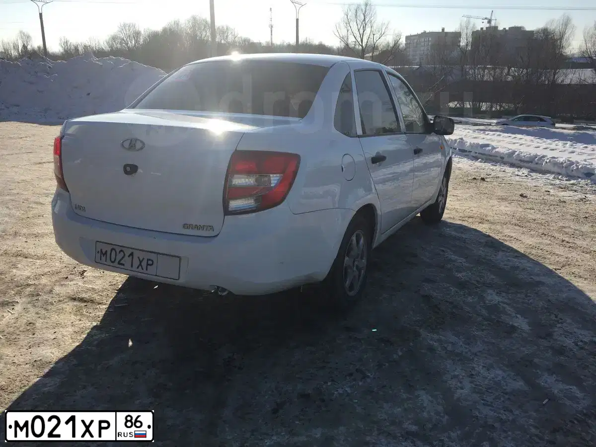 Фото автомобиля LADA 2190 GRANTA, 2012 — госномер М876УЕ13. Цвет: Белый