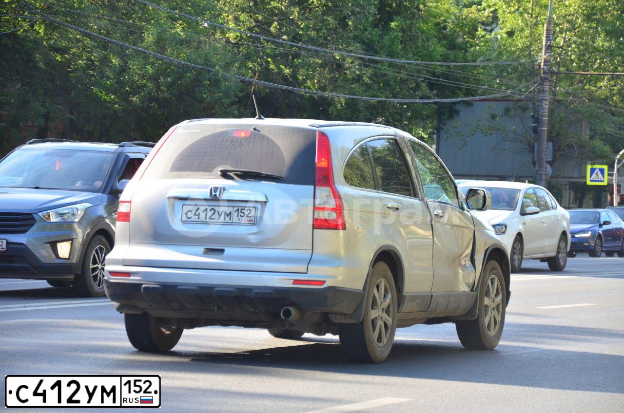 Фото автомобиля HONDA CR-V, 2010 — госномер С412УМ152. Цвет: СЕРЕБРИСТЫЙ
