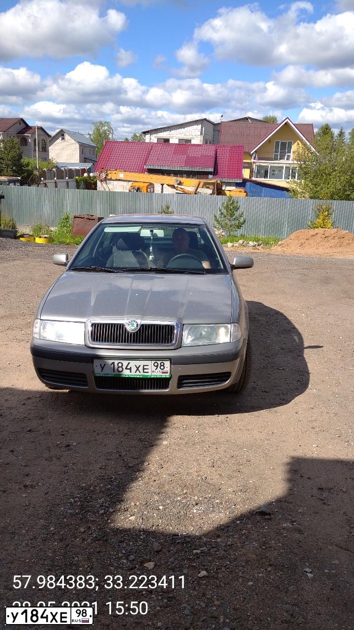 Фото автомобиля SKODA OCTAVIA, 2008 — госномер Е124ХН53. Цвет: СЕРЫЙ