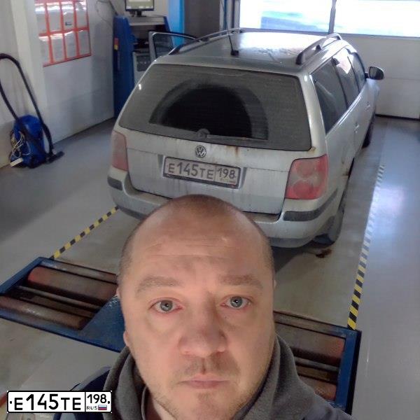Фото автомобиля VOLKSWAGEN PASSAT, 2004 — госномер У489МТ47. Цвет: СЕРЕБРИСТЫЙ