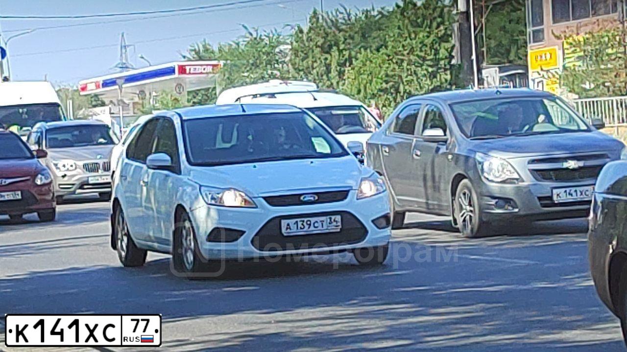 Фото автомобиля FORD FOCUS, 2003 — госномер К141ХС77. Цвет: ГОЛУБОЙ