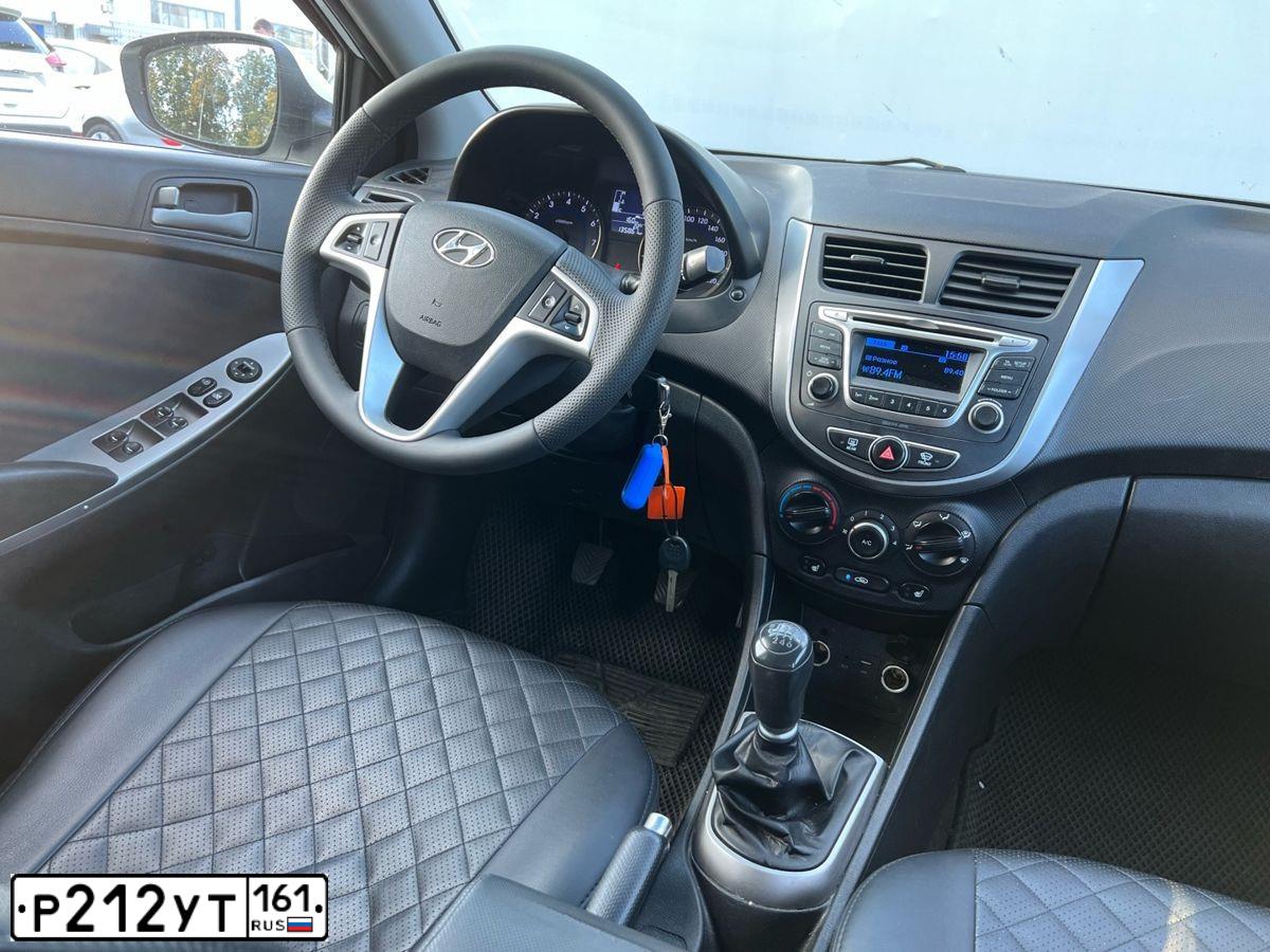 Фото автомобиля HYUNDAI SOLARIS, 2016 — госномер С485ВМ180. Цвет: Белый