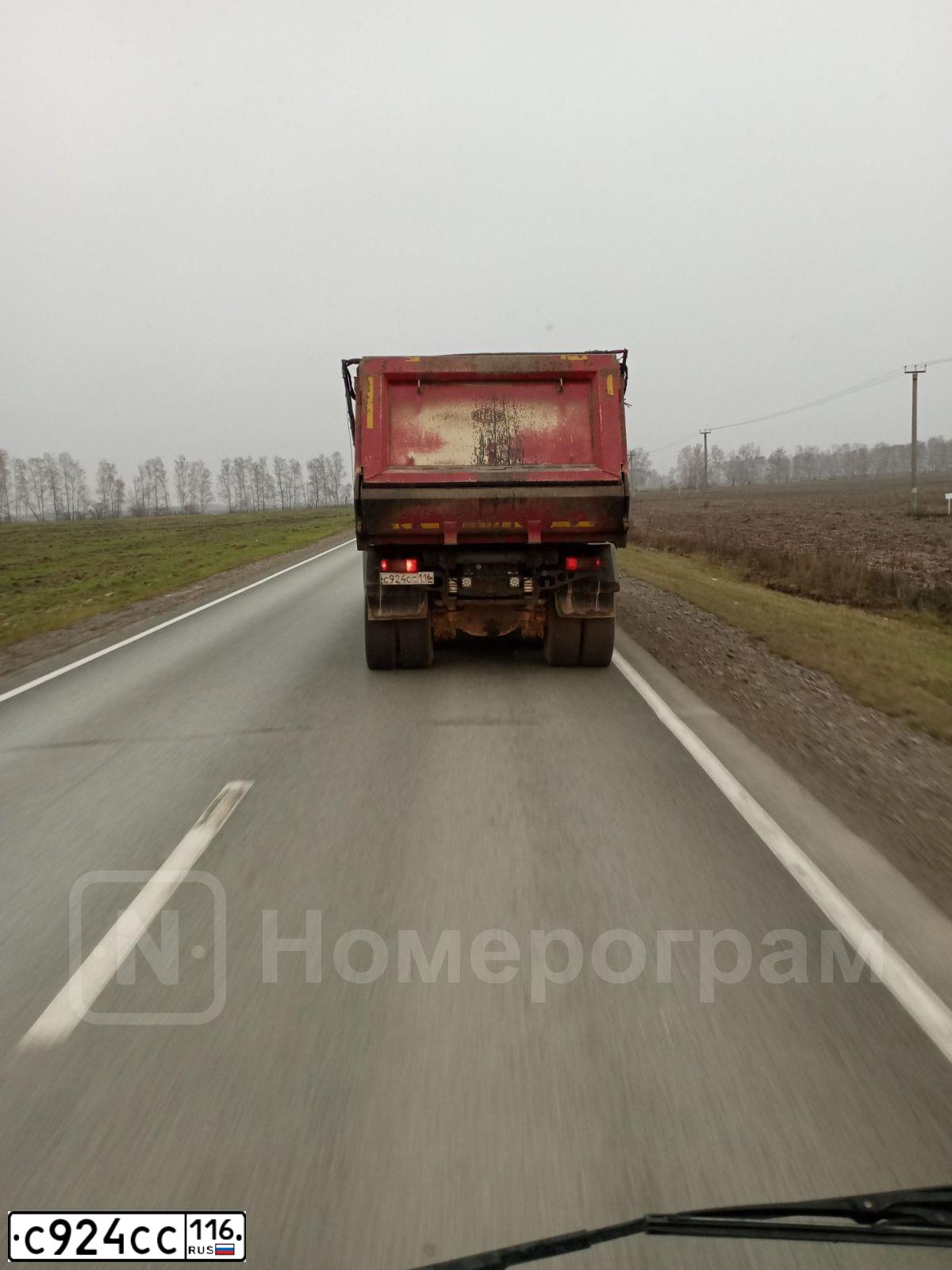 Фото автомобиля VOLVO SERIE FM /8X4/, 2012 — госномер С924СС116. Цвет: Красный