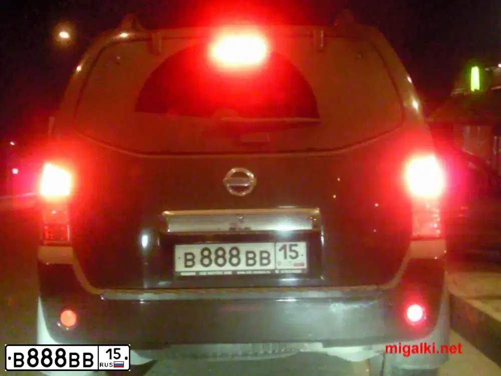 Фото автомобиля TOYOTA LANDCRUISER, 2013 — госномер В888ВВ15. Цвет: БЕЛЫЙ