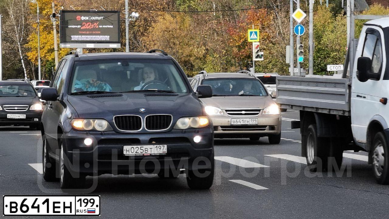 Фото автомобиля CHEVROLET LACETTI, 2008 — госномер В641ЕН199. Цвет: БЕЖЕВЫЙ