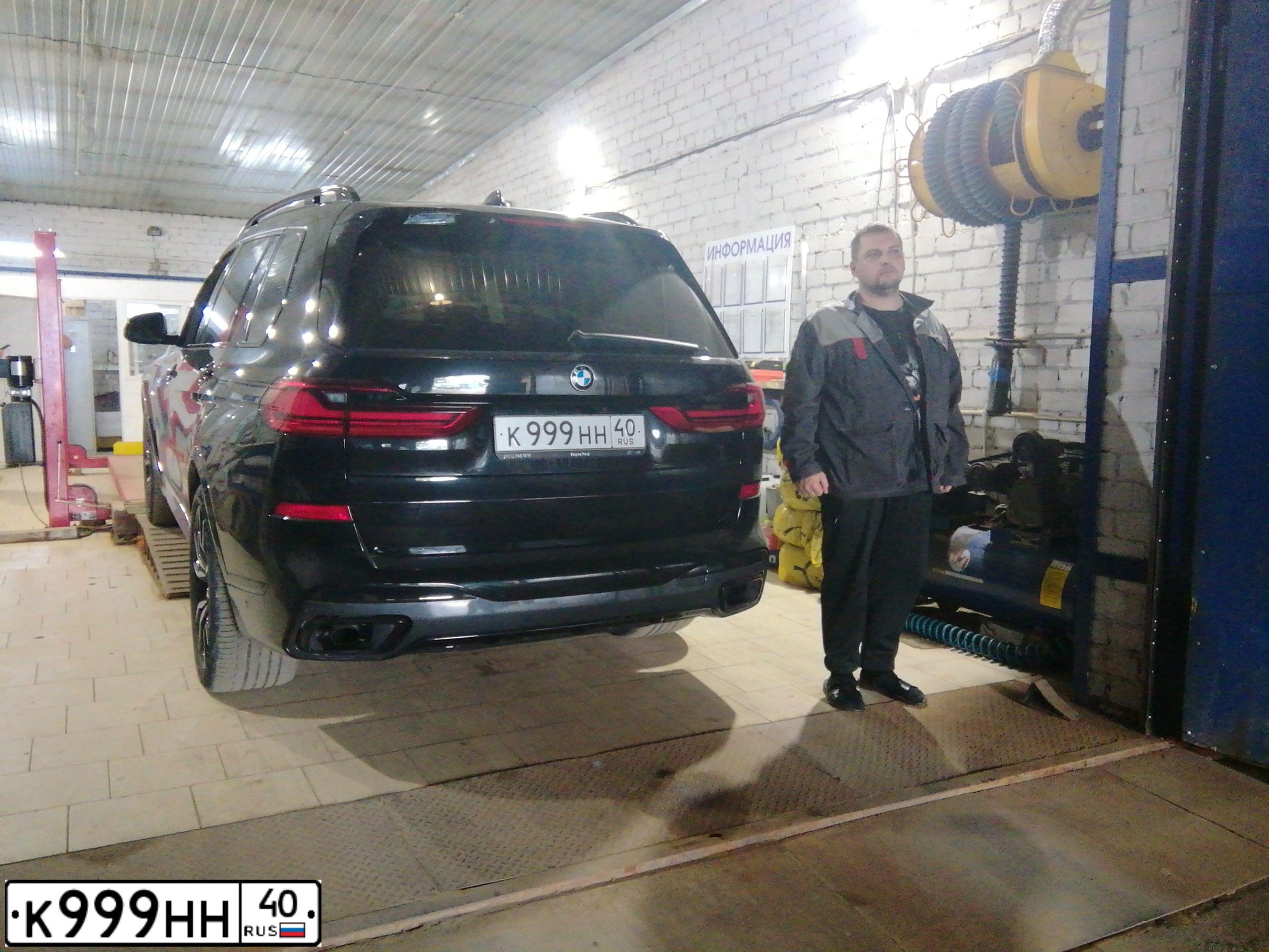 Фото автомобиля GAZ Z 3302 GAZEL, 2000 — госномер К999НН40. Цвет: САФАРИ