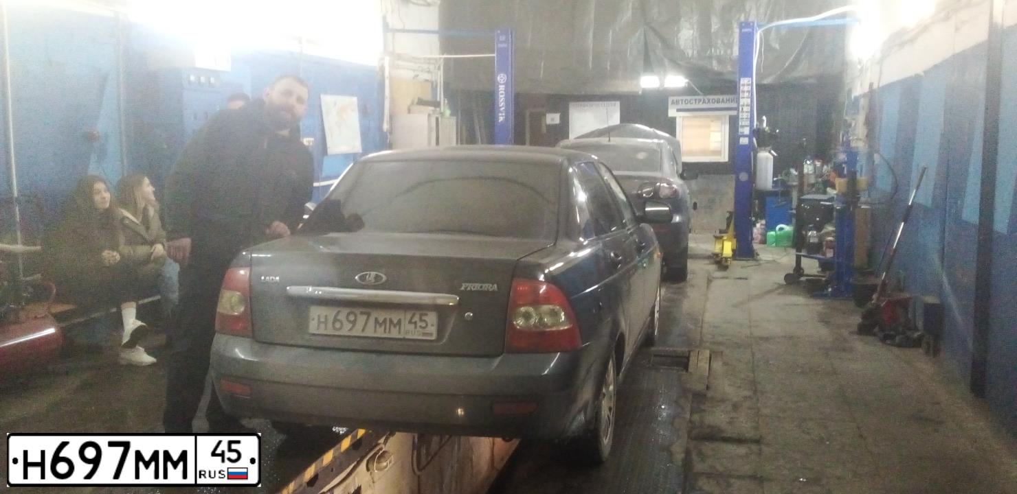 Фото автомобиля LADA 2170 PRIORA, 2011 — госномер Н697ММ45. Цвет: Сине-Черный