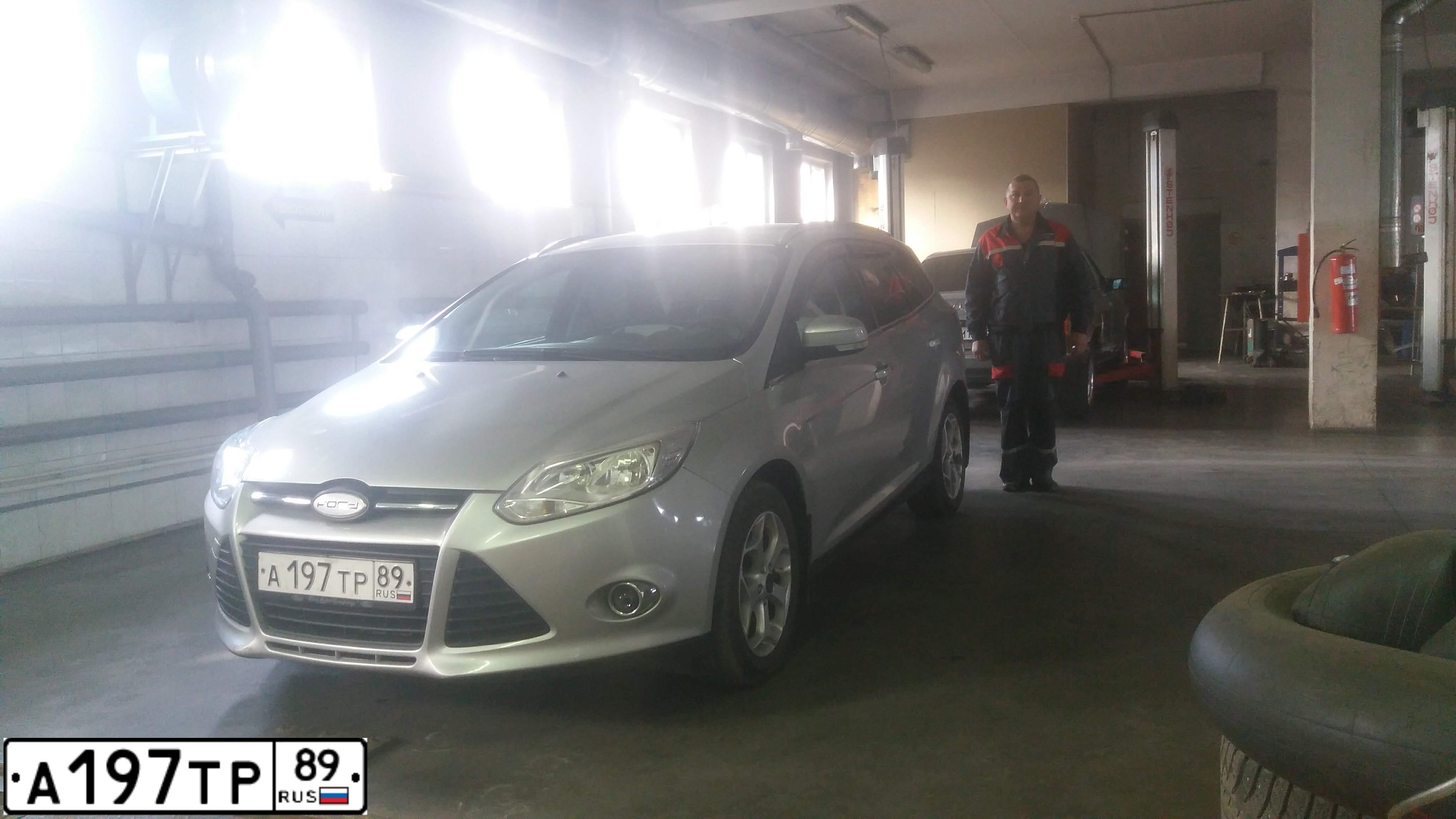 Фото автомобиля FORD FOCUS, 2013 — госномер А132МР155. Цвет: Серебристый