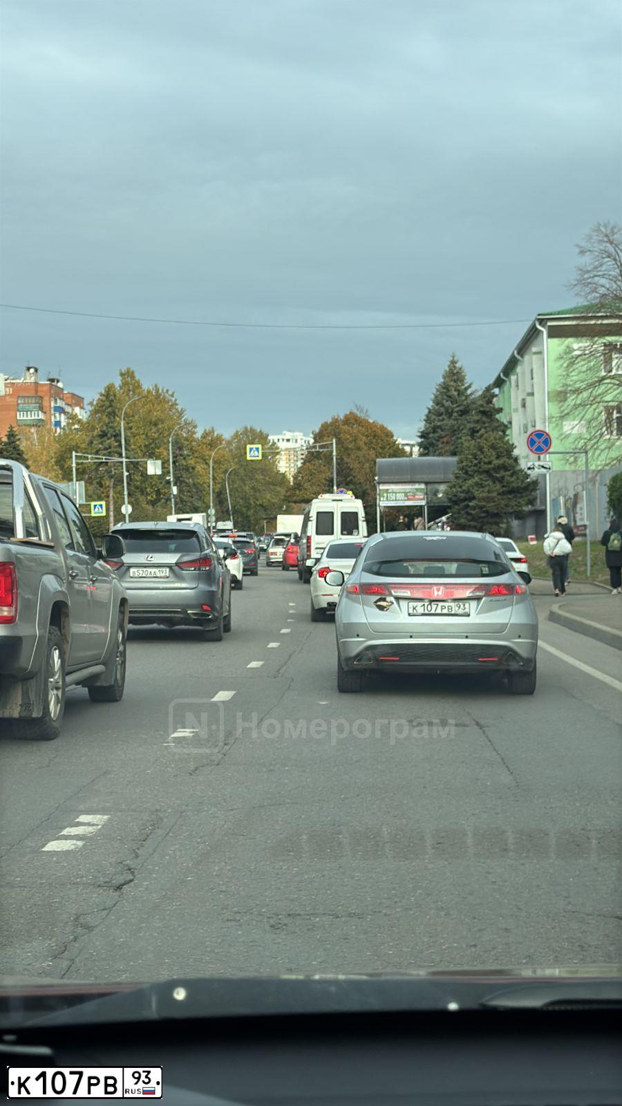 Фото автомобиля HONDA CIVIC, 2008 — госномер К107РВ93. Цвет: серебристый