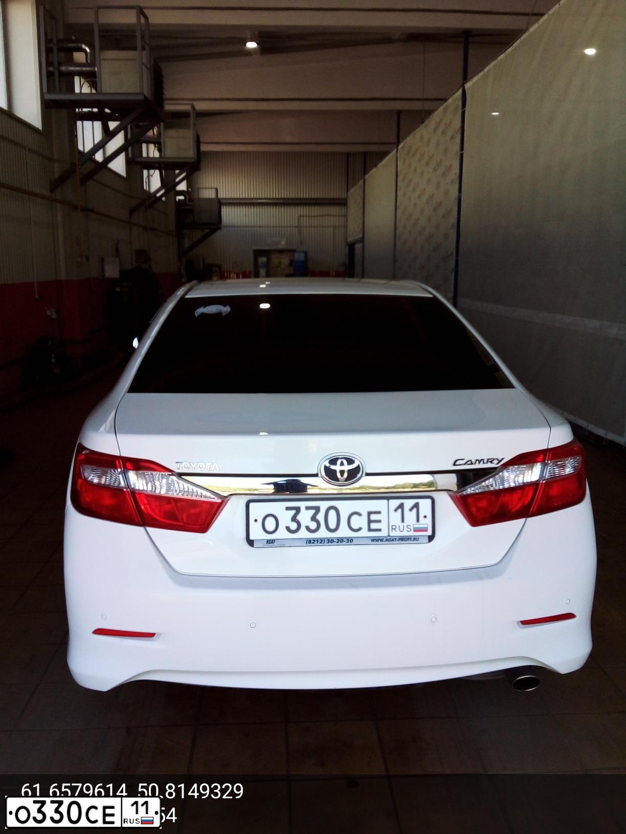 Фото автомобиля TOYOTA CAMRY, 2013 — госномер Р277СК11. Цвет: Белый