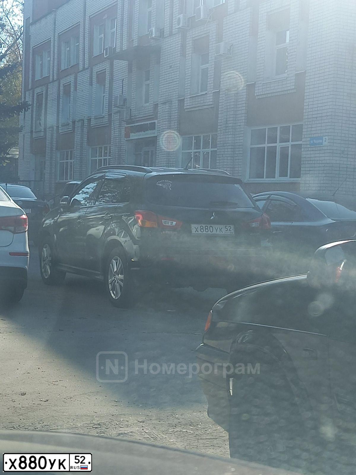 Фото автомобиля MAZDA 3, 2008 — госномер Е533ЕУ152. Цвет: КРАСНЫЙ